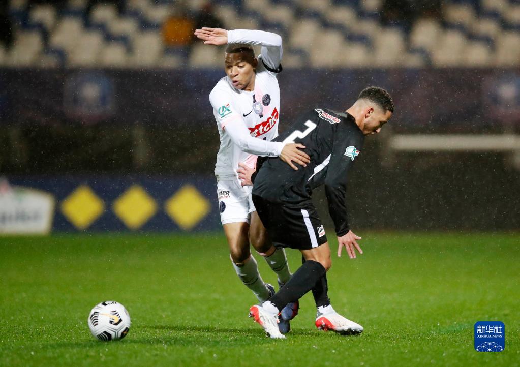  法国杯决赛，巴黎圣日耳曼轻松捧杯