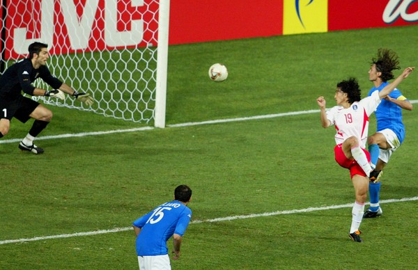  郑钦文逆风翻盘，巴黎大师赛爆冷门挺进四强