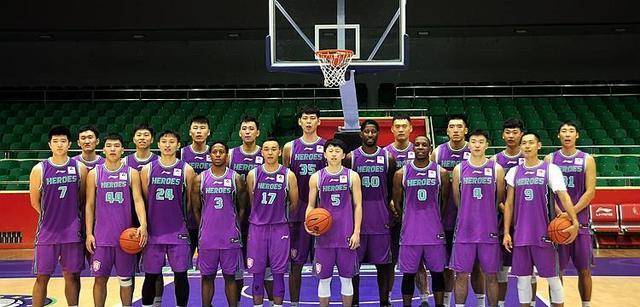  山东高速全员皆兵，团队篮球击溃广东队